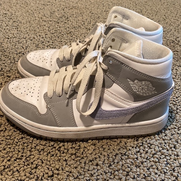 Nike Air Jordan White & Gray Hightop Sneakers Size 6 in EUC - Picture 5 of 12